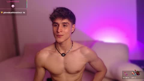 Snapshot of thomklein chatting on 12/13/25, 07:53 Thom Klein online show from 12/13/25, 07:53