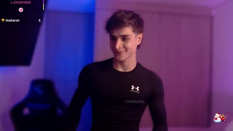 Snapshot of thomklein chatting on 12/16/25, 08:14 Thom Klein online show from 12/16/25, 08:14