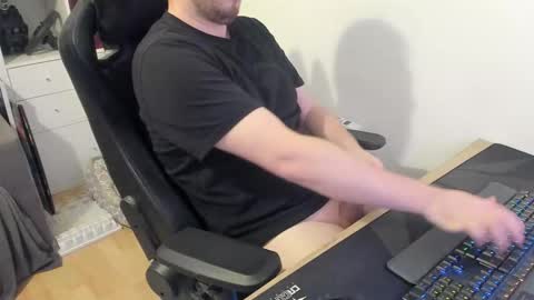 thommy2008 online show from 11/12/25, 12:16