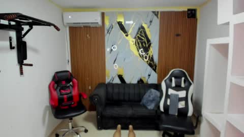 thomson_hot01 online show from 04/10/26, 05:45