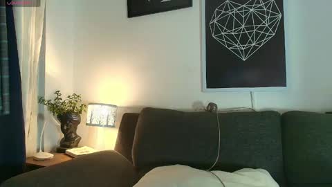 Snapshot of thomylov chatting on 06/06/26, 01:11 thomylov online show from 06/06/26, 01:11
