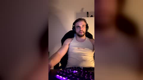 Snapshot of thorodinson03 chatting on 02/12/26, 06:03 thorodinson03 online show from 02/12/26, 06:03