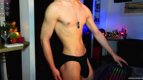   L e a n d e r   25OFF ON MY OF online show from 03/14/26, 05:18