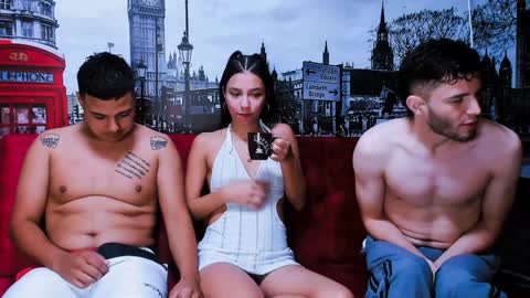 Snapshot of threesome_sexy chatting on 01/31/25, 10:10 BRITHANY BRYAN ALEX online show from 01/31/25, 10:10