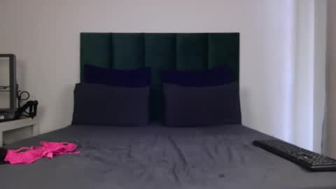 Snapshot of throatgoat2121 chatting on 10/25/25, 08:22 throatgoat2121 online show from 10/25/25, 08:22