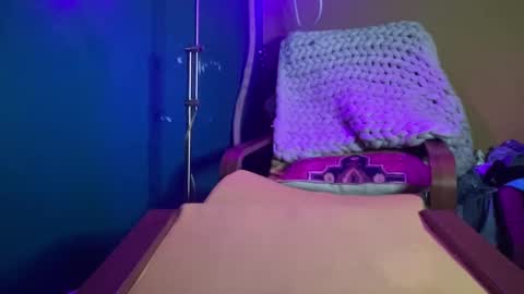 Snapshot of throatygoat chatting on 12/17/24, 01:50 throat goat online show from 12/17/24, 01:50