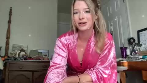 Holly Hills online show from 07/08/26, 10:36