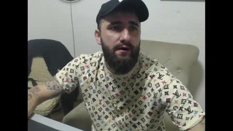 Snapshot of thug__ chatting on 12/19/24, 02:56 HugeJuicy online show from 12/19/24, 02:56