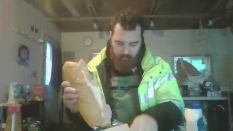 Snapshot of thunderjacker chatting on 01/15/26, 01:32 The Pen is Mightier than Sword online show from 01/15/26, 01:32