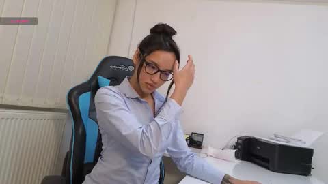 tia_j online show from 01/19/26, 02:43