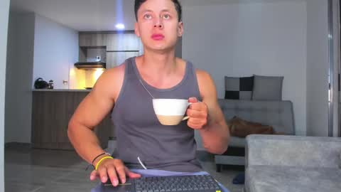 Snapshot of tiago_goez chatting on 09/25/25, 11:52 santiago online show from 09/25/25, 11:52