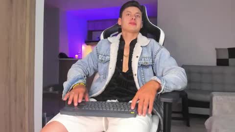 Snapshot of tiago_goez chatting on 10/08/25, 11:57 santiago online show from 10/08/25, 11:57