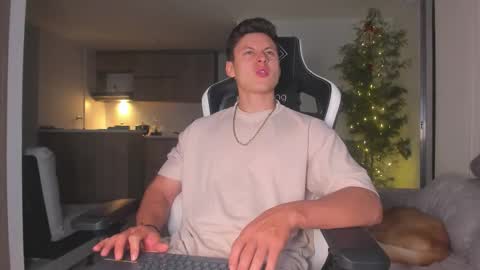 Snapshot of tiago_goez chatting on 11/21/25, 04:22 santiago online show from 11/21/25, 04:22