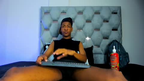 Snapshot of tiago_xxx_ chatting on 10/04/25, 08:07 tiago_xxx_ online show from 10/04/25, 08:07