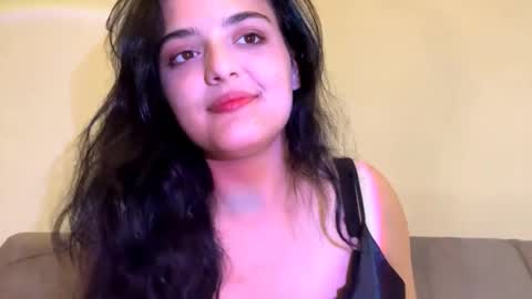 Snapshot of tiameakin chatting on 10/15/25, 07:30 Mary online show from 10/15/25, 07:30