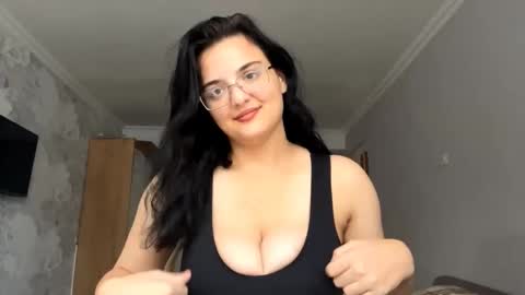 Snapshot of tiameakin chatting on 11/08/25, 09:20 Mary online show from 11/08/25, 09:20