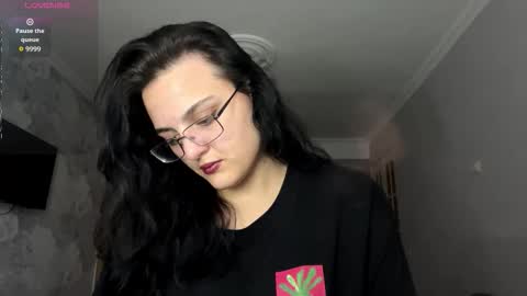 Snapshot of tiameakin chatting on 11/14/25, 10:03 Mary online show from 11/14/25, 10:03