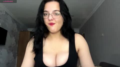 Snapshot of tiameakin chatting on 11/16/25, 10:32 Mary online show from 11/16/25, 10:32