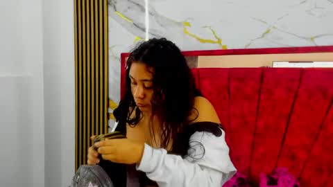 tiana_hots online show from 04/17/26, 02:03