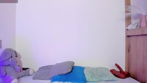 Snapshot of tianaglow44 chatting on 06/02/26, 12:18 T I A N A online show from 06/02/26, 12:18