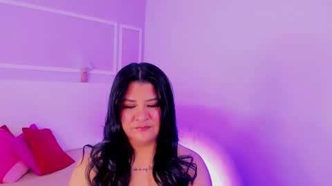 tiannagloww online show from 02/14/26, 06:59