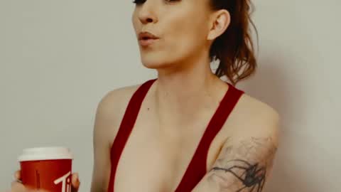 Snapshot of tiannarae chatting on 02/12/25, 03:40 TIANNA online show from 02/12/25, 03:40