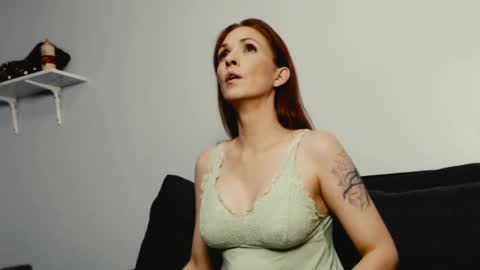 Snapshot of tiannarae chatting on 09/17/25, 02:46 TIANNA online show from 09/17/25, 02:46