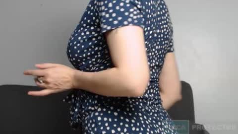 Snapshot of tiannarae chatting on 10/28/25, 04:49 TIANNA online show from 10/28/25, 04:49