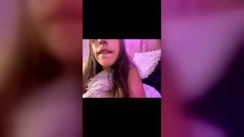 Snapshot of tiara19cute chatting on 05/10/26, 06:57 tiara19cute online show from 05/10/26, 06:57