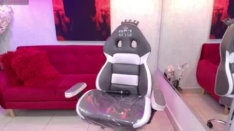 Tiara  online show from 03/17/26, 08:01