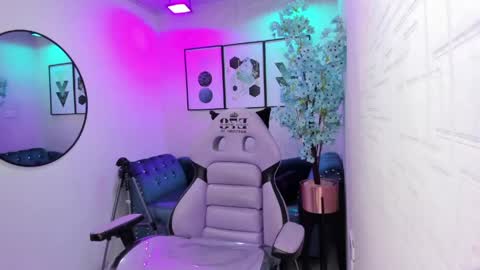 Tiara  online show from 04/19/26, 03:17