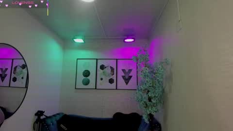 Tiara  online show from 06/09/26, 03:40