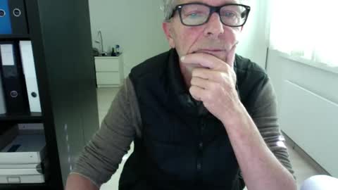 tiburzio online show from 09/24/25, 09:01