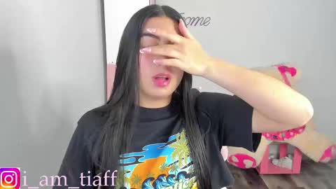 Snapshot of tifany_tay2 chatting on 10/14/25, 06:14 hey am julietha online show from 10/14/25, 06:14