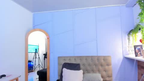 Tifany Lorens online show from 04/22/26, 11:56