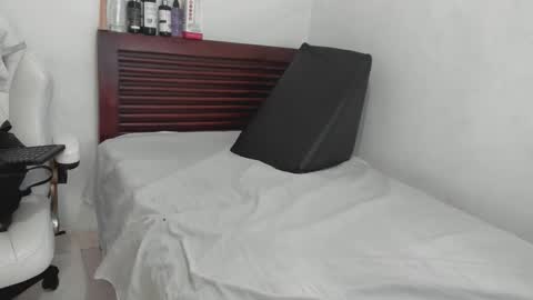 Snapshot of tifanymonroehot chatting on 10/28/25, 11:14 tifanymonroehot online show from 10/28/25, 11:14