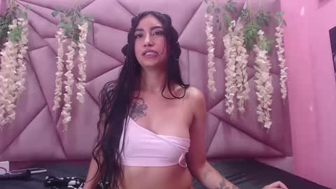 Snapshot of tiffani_hott_ chatting on 01/19/25, 10:50 TIFANI online show from 01/19/25, 10:50