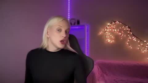 Amira online show from 10/29/25, 10:39