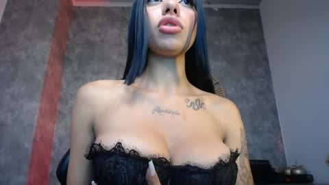 Snapshot of tiffany_1m chatting on 12/16/24, 03:32 tiffany_1m online show from 12/16/24, 03:32