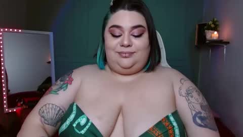 Snapshot of tiffany_laurens chatting on 12/25/24, 05:05 dont forget ask for custom vids online show from 12/25/24, 05:05