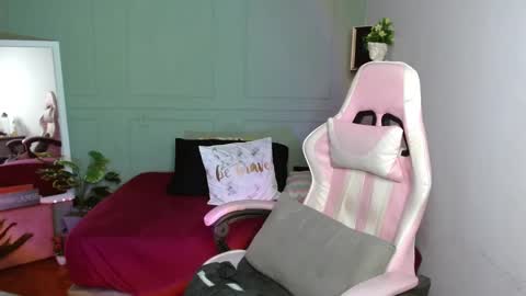 Snapshot of tiffany_laurens chatting on 01/10/25, 05:15 dont forget ask for custom vids online show from 01/10/25, 05:15