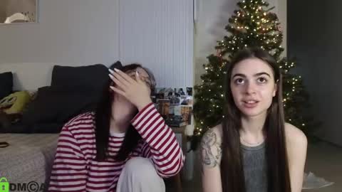 Snapshot of tiffany_loong chatting on 01/21/25, 10:51 tiffany online show from 01/21/25, 10:51