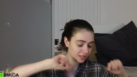 Snapshot of tiffany_loong chatting on 02/02/25, 09:23 tiffany online show from 02/02/25, 09:23