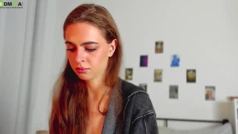 Snapshot of tiffany_loong chatting on 09/16/25, 10:55 tiffany online show from 09/16/25, 10:55