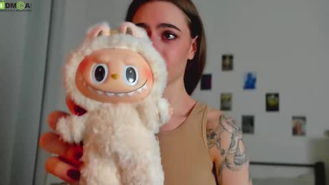 Snapshot of tiffany_loong chatting on 10/16/25, 01:39 tiffany online show from 10/16/25, 01:39