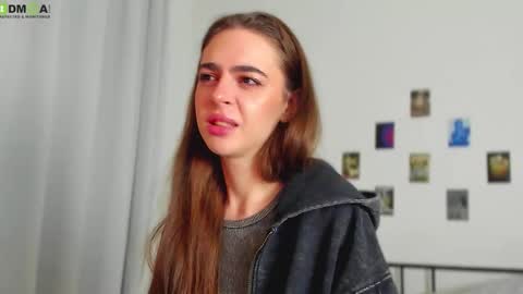 Snapshot of tiffany_loong chatting on 11/18/25, 01:11 tiffany online show from 11/18/25, 01:11