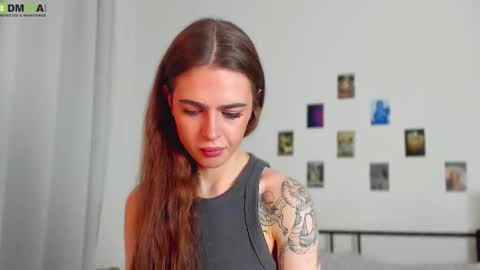 Snapshot of tiffany_loong chatting on 11/21/25, 09:46 tiffany online show from 11/21/25, 09:46