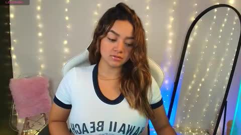 Snapshot of tiffany_lopez22 chatting on 09/22/25, 04:03 Tiffany Lopez online show from 09/22/25, 04:03