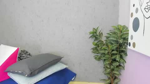 tiffany_mendez online show from 04/22/26, 12:07