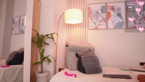 Tiffany online show from 10/04/25, 02:26